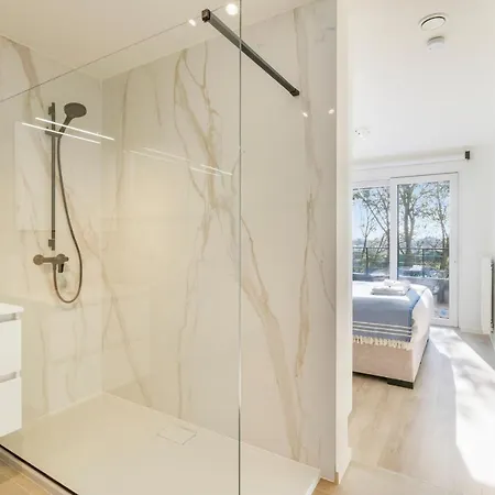 Апартаменты The Waves-luxurious 3bedroom App W Big Terrace & Garage Остенде