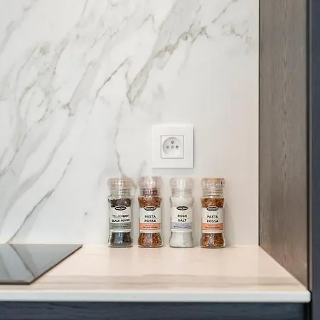 The Waves-luxurious 3bedroom App W Big Terrace & Garage Lejlighed