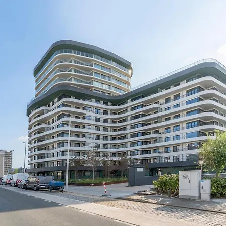 The Waves-luxurious 3bedroom App W Big Terrace & Garage Lejlighed