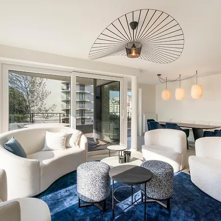 The Waves-luxurious 3bedroom App W Big Terrace & Garage 아파트 *