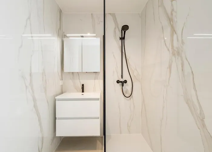 The Waves-luxurious 3bedroom App W Big Terrace & Garage *