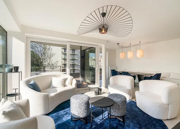 The Waves-luxurious 3bedroom App W Big Terrace & Garage Apartment *