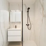 The Waves-luxurious 3bedroom App W Big Terrace & Garage *