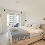 The Waves-luxurious 3bedroom App W Big Terrace & Garage Apartment *