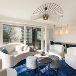 The Waves-luxurious 3bedroom App W Big Terrace & Garage Apartment *